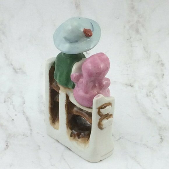 Vintage Occupied Japan Boy Girl on Fence Figurine Porcelain Horn - Picture 5 of 12